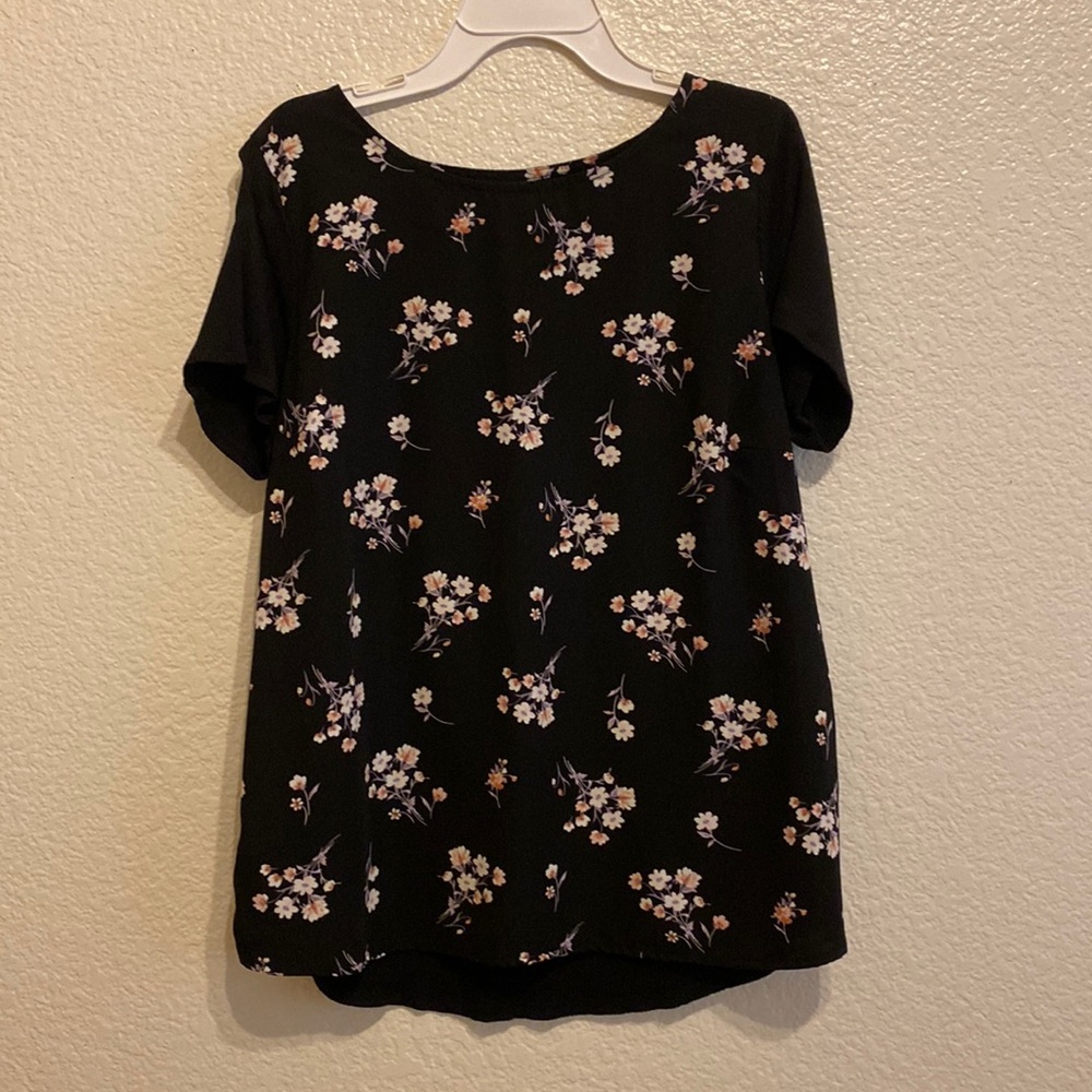 Short sleeve floral black blouse